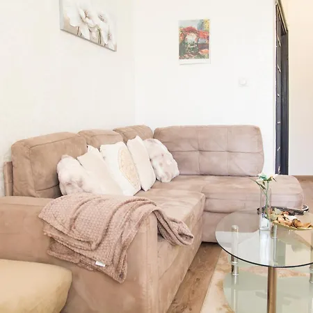 Family 4pax Flat Near National Palace Of Culture Апартамент София