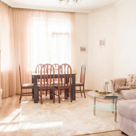Family 4pax Flat Near National Palace Of Culture *