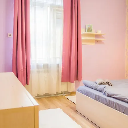 Family 4pax Flat Near National Palace Of Culture Апартамент София