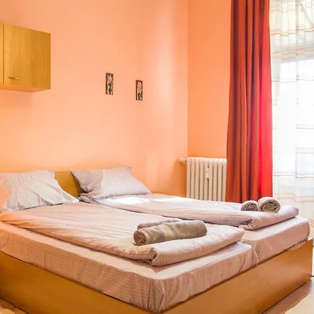 Family 4pax Flat Near National Palace Of Culture Апартамент София