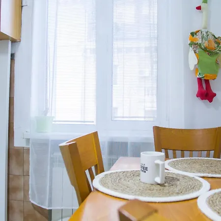 Family 4pax Flat Near National Palace Of Culture * София