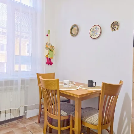 Family 4pax Flat Near National Palace Of Culture * София